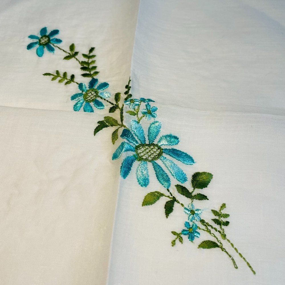 Vintage Floral Embroidered Cotton Hankerchief Hanky 10” Mint